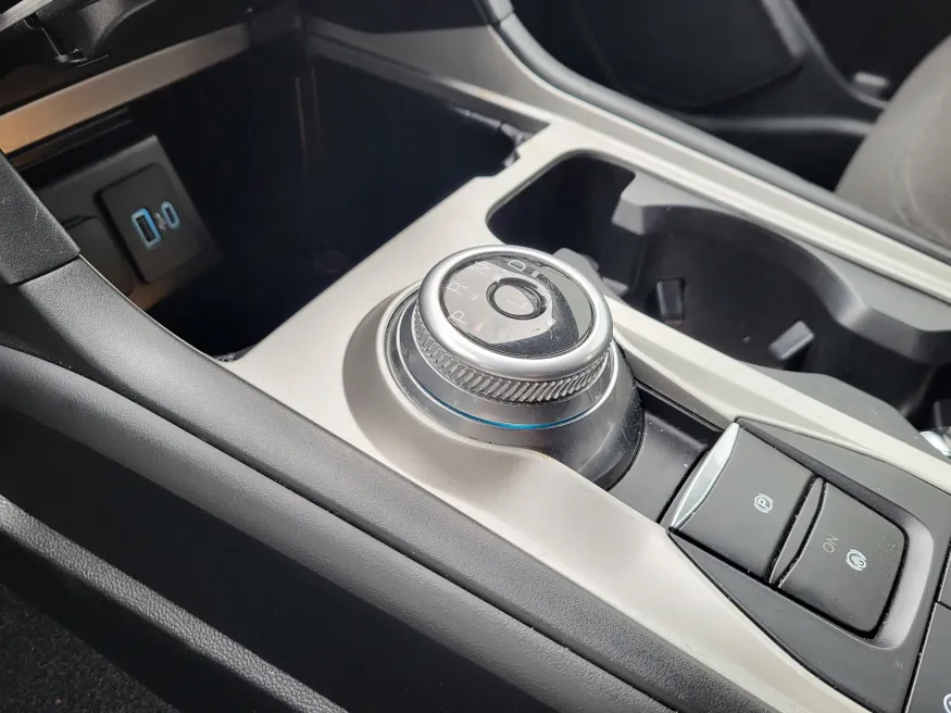 2023 Ford Explorer XLT | Photo 16 of 32