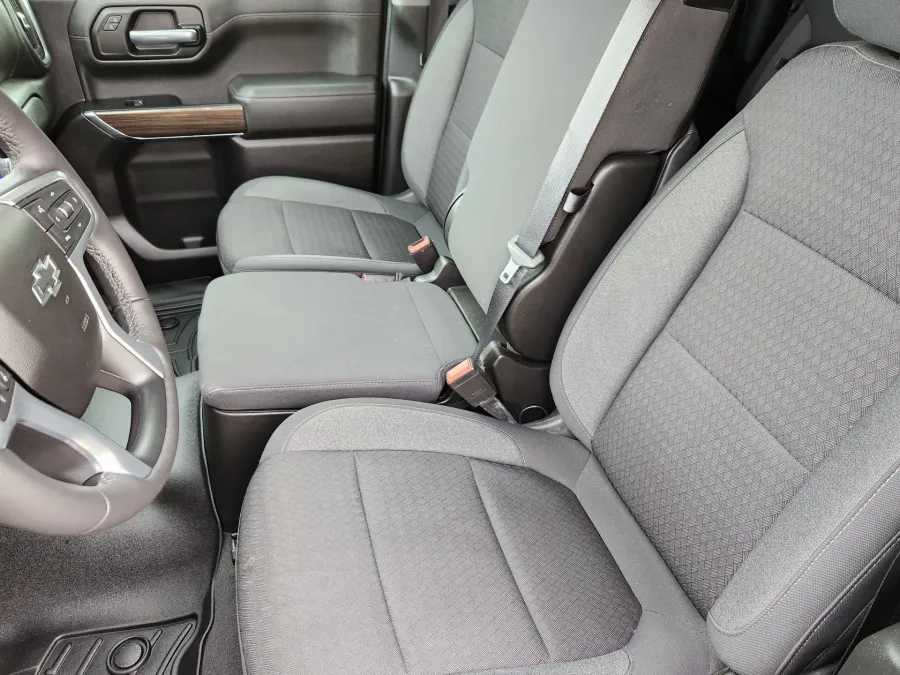 2022 Chevrolet Silverado 1500 LTD | Photo 8 of 28