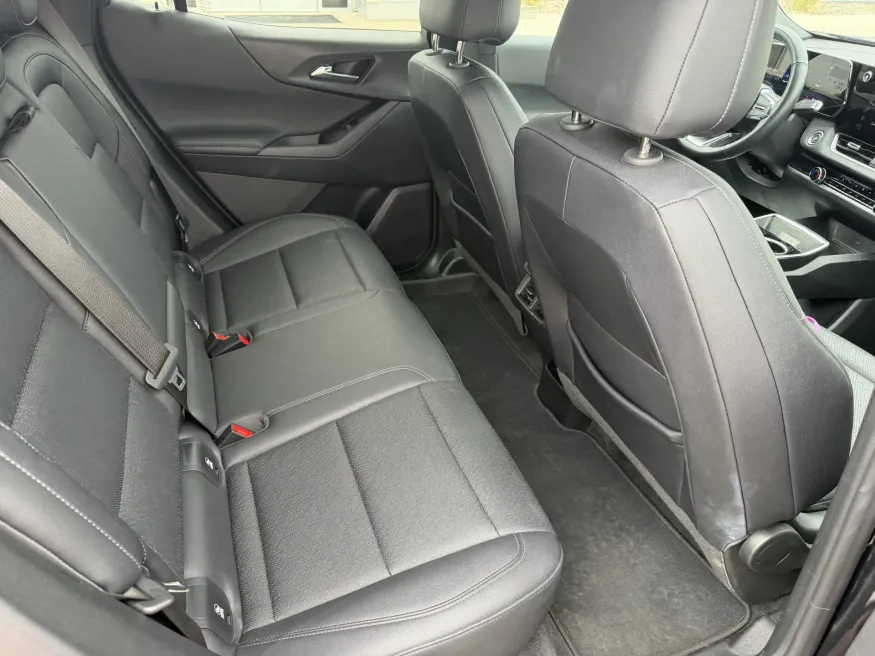 2025 Chevrolet Equinox AWD LT | Photo 8 of 18