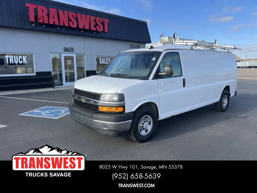 2018 Chevrolet Express | Photo 1 of 18