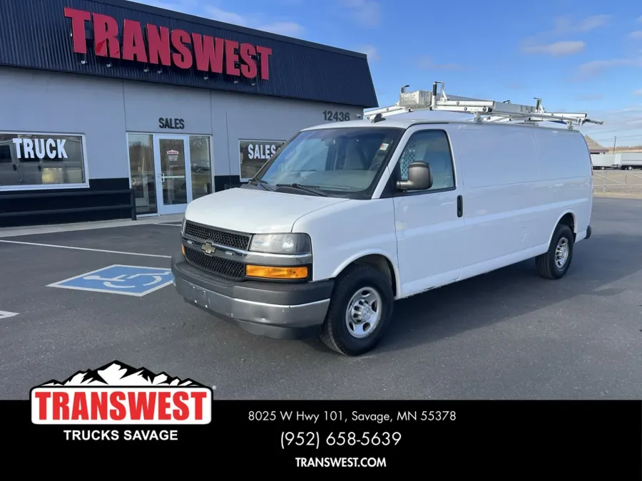 2018 Chevrolet Express | Photo 1 of 18