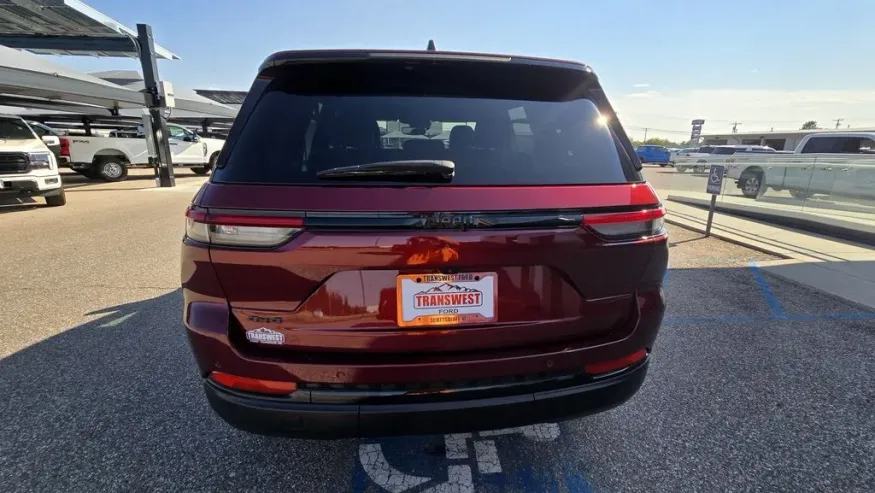 2024 Jeep Grand Cherokee | Photo 7 of 31