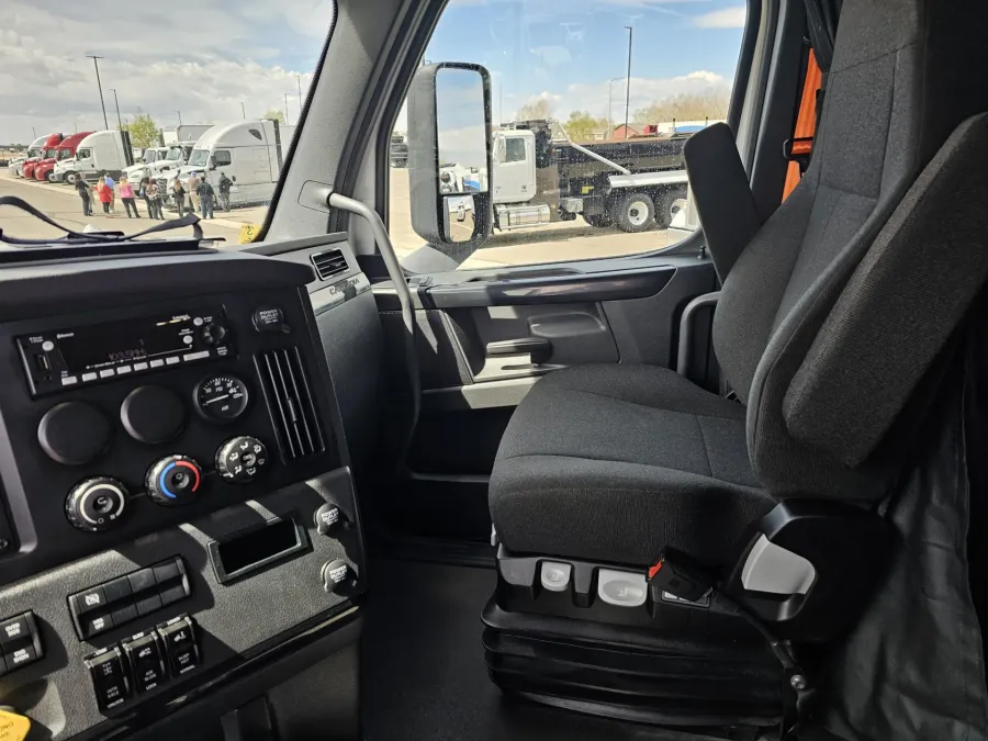 2024 Freightliner Cascadia 126 | Photo 7 of 21