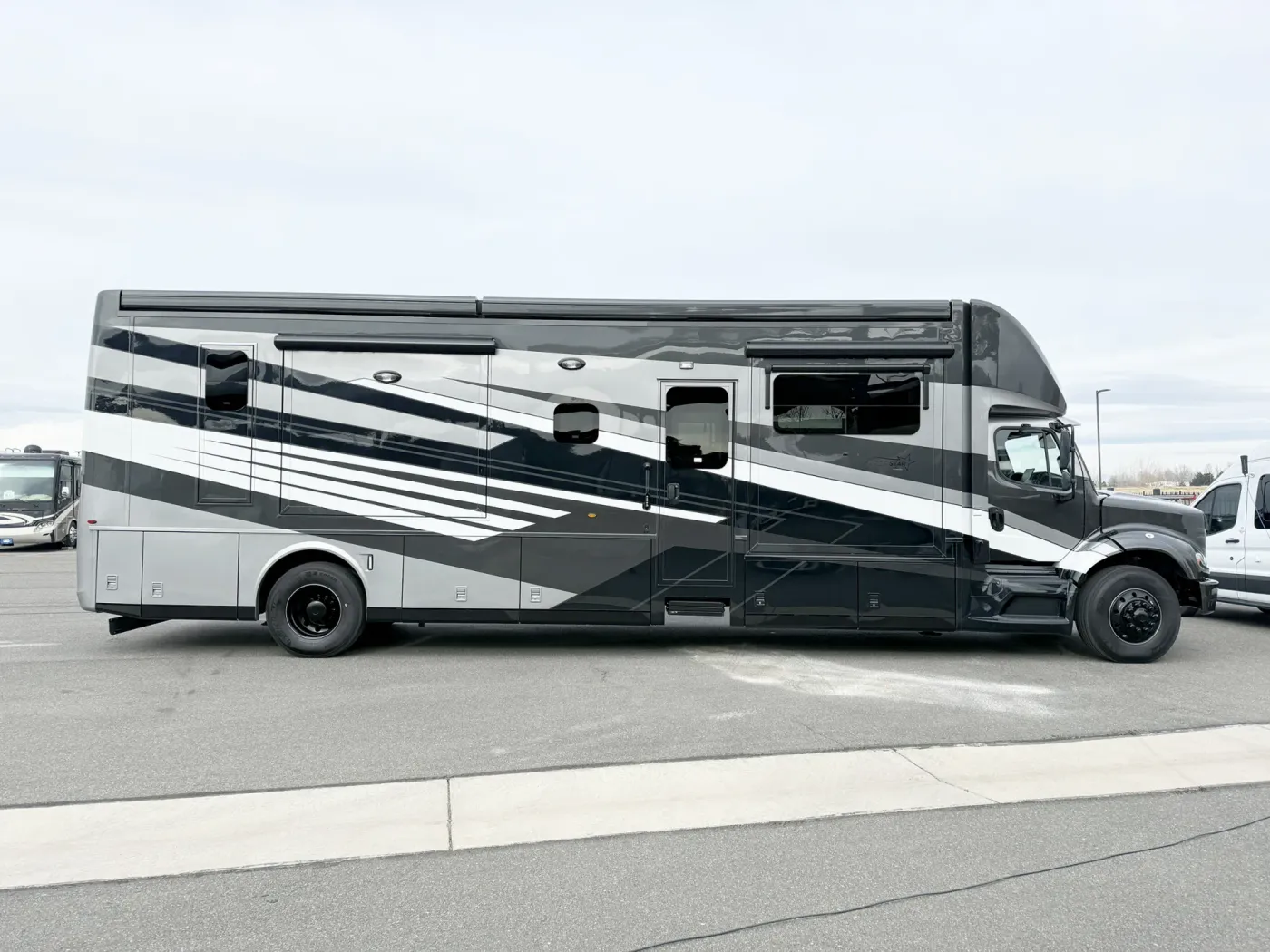 2026 Newmar Super Star 4159 | Photo 3 of 27