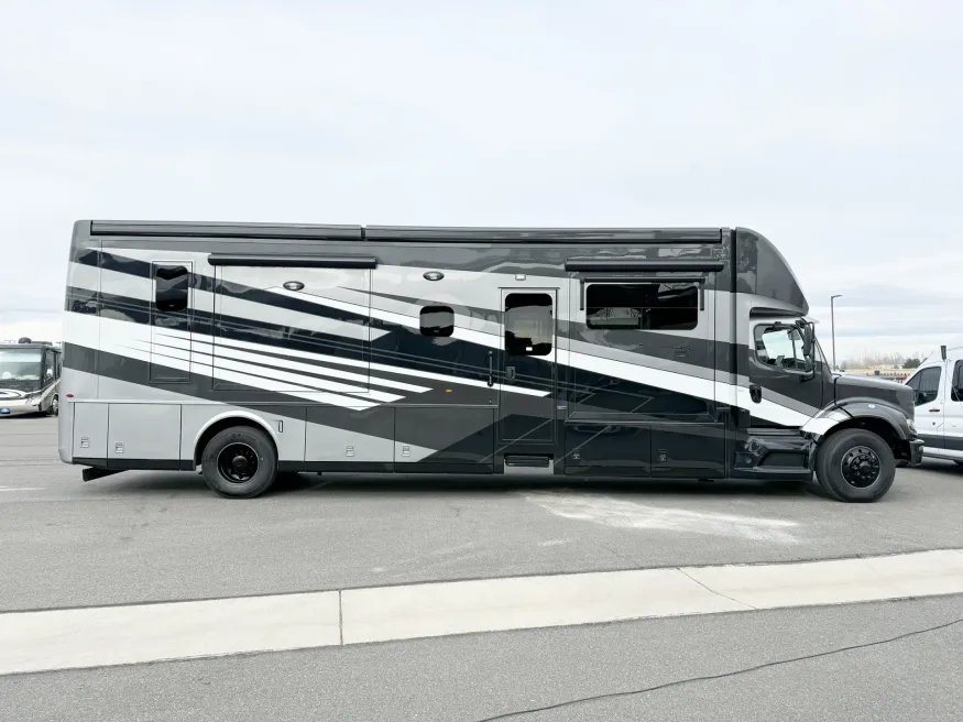 2026 Newmar Super Star 4159 | Photo 3 of 27