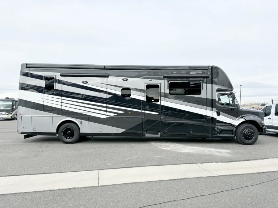 2026 Newmar Super Star 4159 | Photo 3 of 27