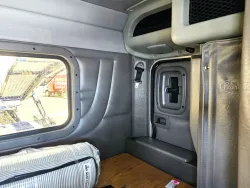 2023 Peterbilt 389 | Thumbnail Photo 28 of 34