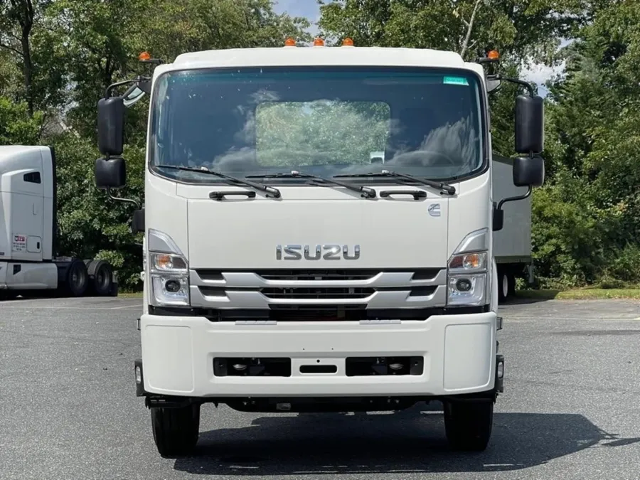 2025 Isuzu FTR | Photo 3 of 12