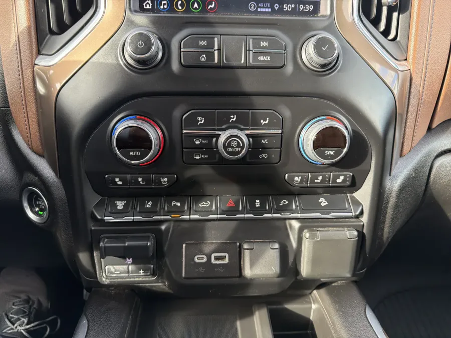 2022 Chevrolet Silverado 2500HD High Country | Photo 17 of 22