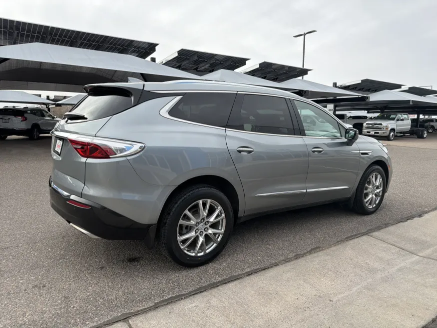 2023 Buick Enclave Premium | Photo 4 of 25