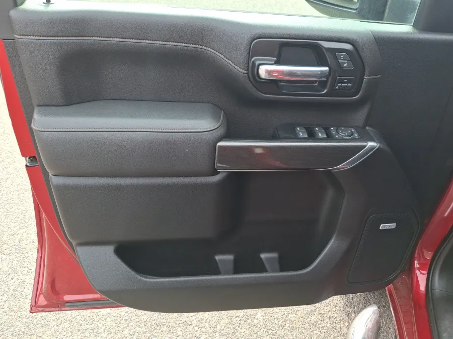 2022 GMC Sierra 2500HD AT4 | Photo 13 of 20