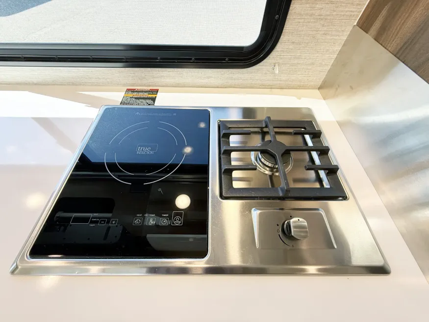 2021 Winnebago Navion 24D | Photo 10 of 24