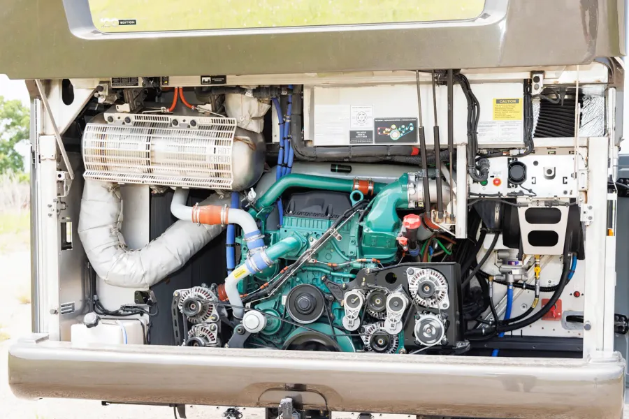 2027 Emerald Luxury Coaches Prevost H3-45 Quad Slide | Photo 29 of 33