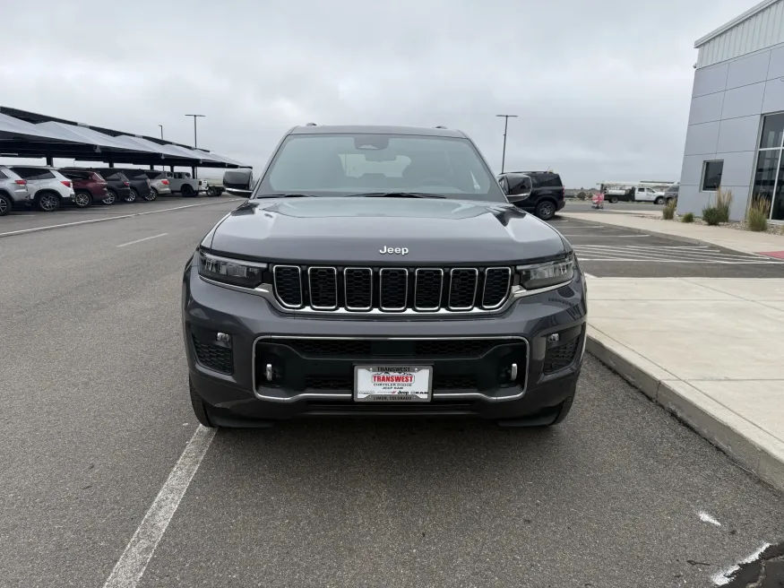 2025 Jeep Grand Cherokee Overland | Photo 2 of 19