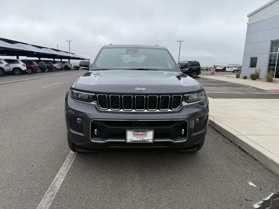 2025 Jeep Grand Cherokee Overland | Photo 2 of 19