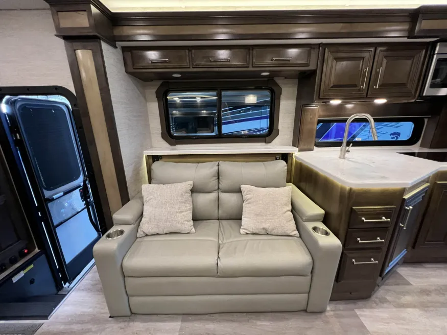 2022 Entegra Accolade 37M | Photo 12 of 19