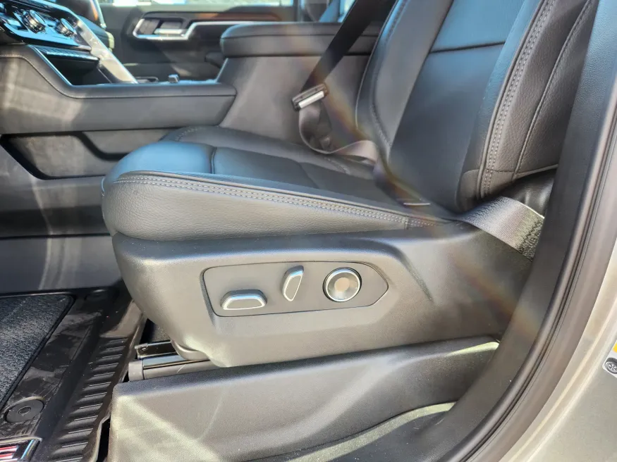 2026 GMC Sierra 2500HD Denali | Photo 10 of 32