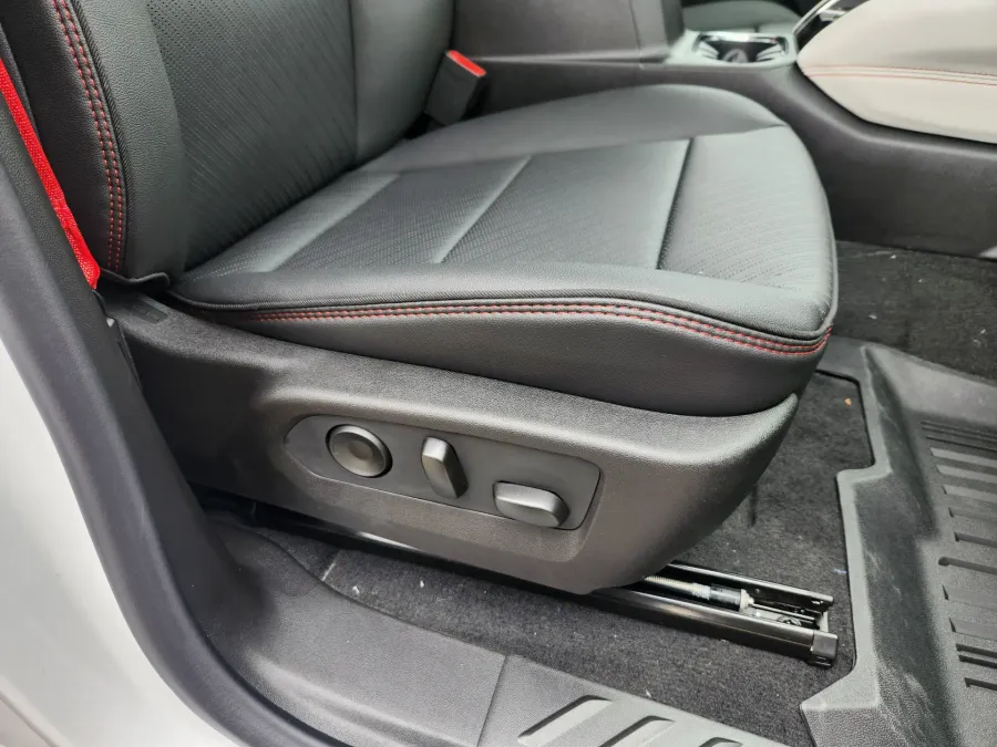 2026 GMC Canyon 4WD AT4X | Photo 18 of 29