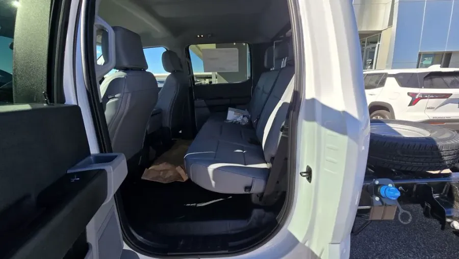 2026 Ford Super Duty F-350 | Photo 26 of 27