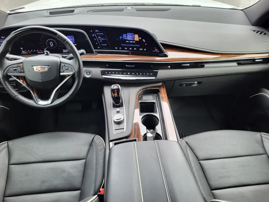 2024 Cadillac Escalade 4WD Premium Luxury | Photo 23 of 33