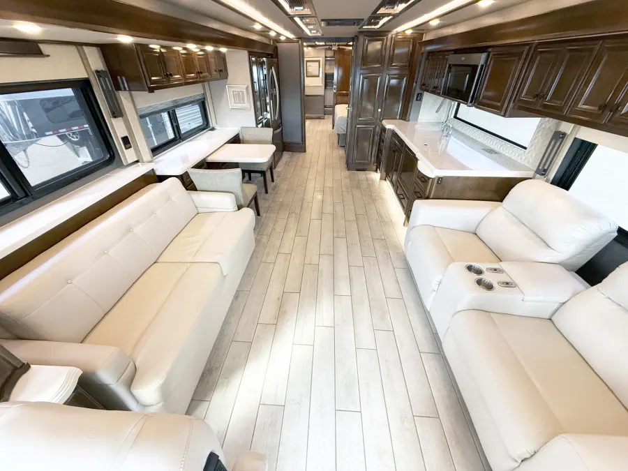 2022 Tiffin Allegro Bus 45OPP | Photo 3 of 32