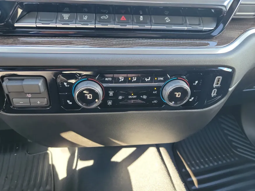 2025 Chevrolet Silverado 3500HD LT | Photo 15 of 18