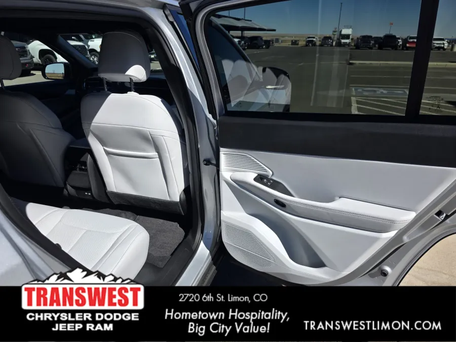 2026 Jeep Cherokee Limited | Photo 13 of 23