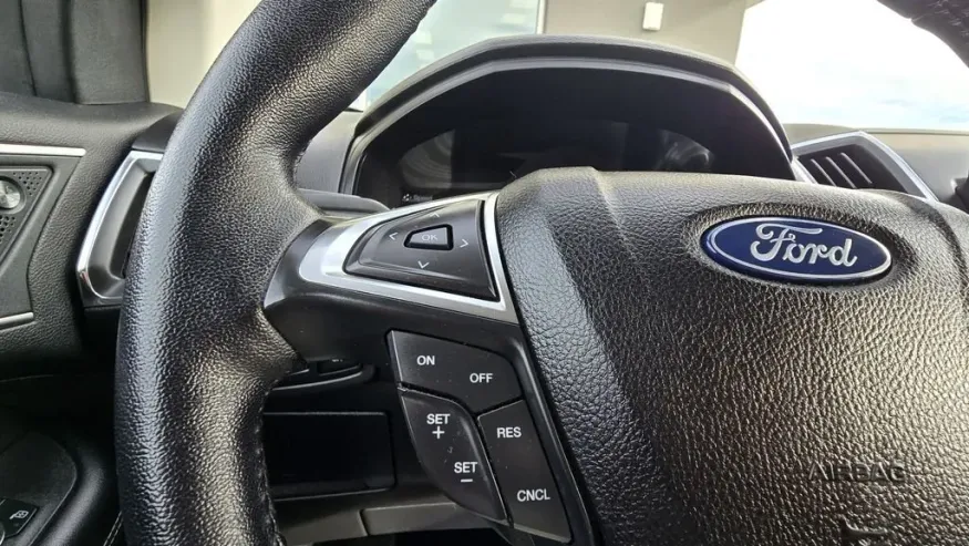 2023 Ford Edge | Photo 17 of 31