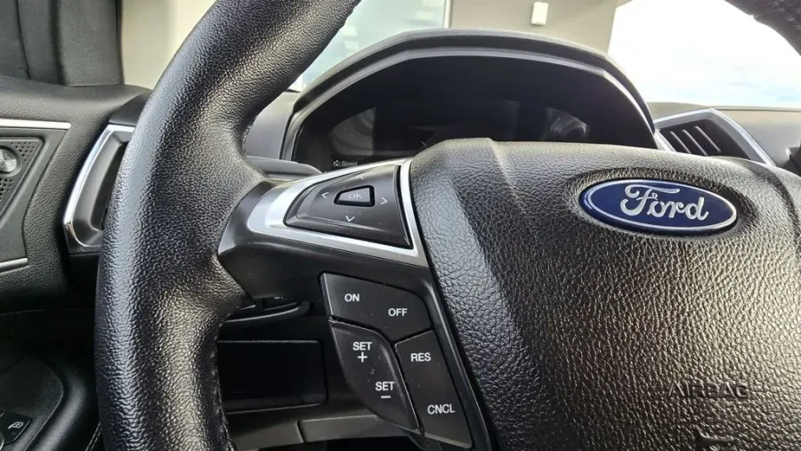 2023 Ford Edge | Photo 17 of 31