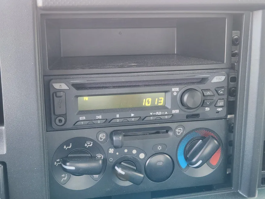 2025 Isuzu NRR | Photo 13 of 21