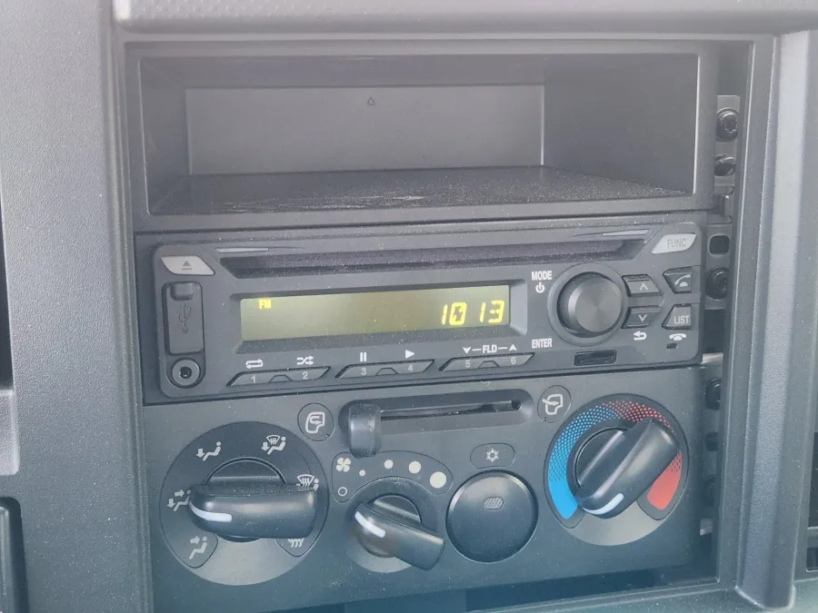 2025 Isuzu NRR | Photo 13 of 21