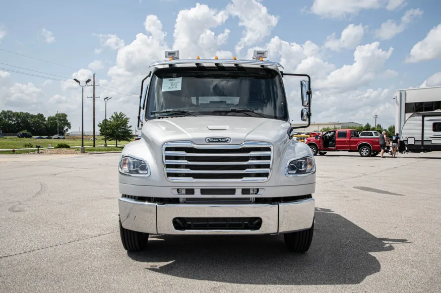 2024 Freightliner M2 106 Bolt | Photo 5 of 18