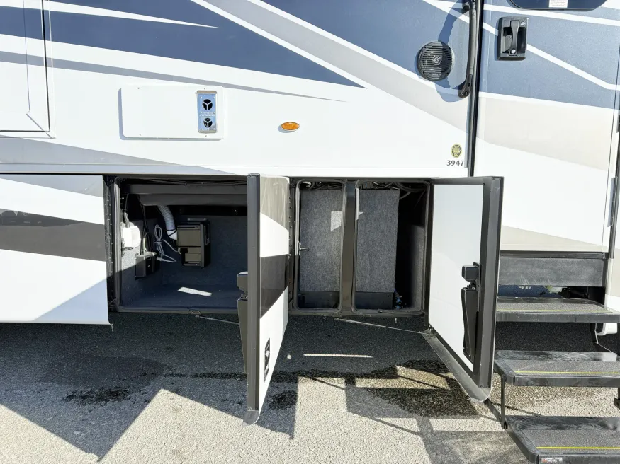 2026 Newmar Canyon Star 3947 | Photo 27 of 33