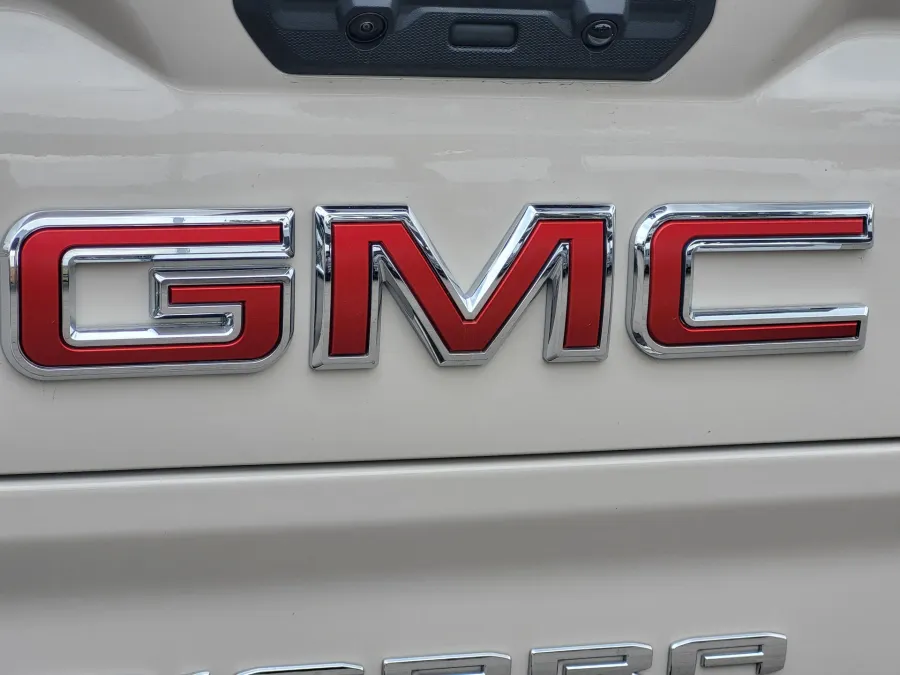 2026 GMC Sierra 1500 AT4 | Photo 12 of 26