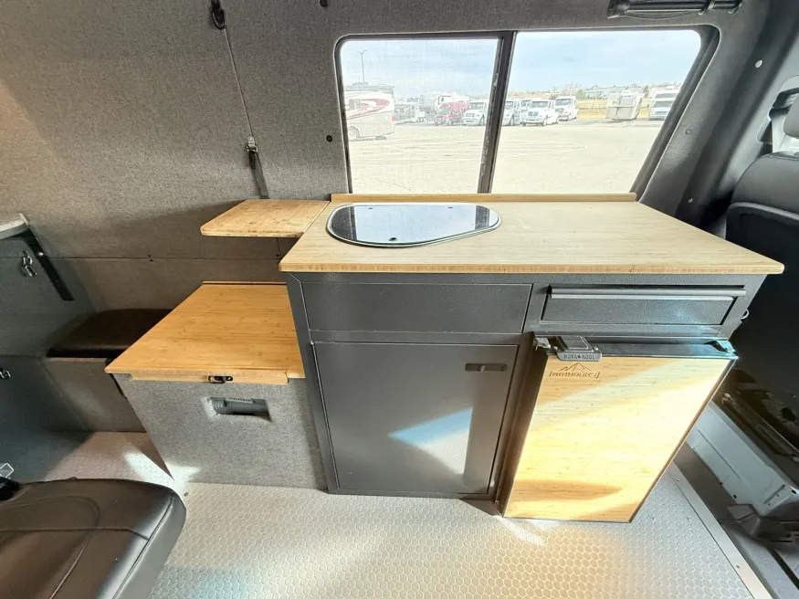 2020 Mercedes Benz Van Works 170 Custom | Photo 9 of 17