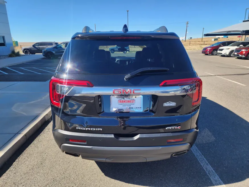 2023 GMC Acadia AT4 | Photo 5 of 29