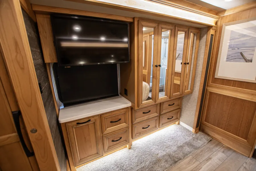 2023 Tiffin Phaeton 37BH | Photo 23 of 28