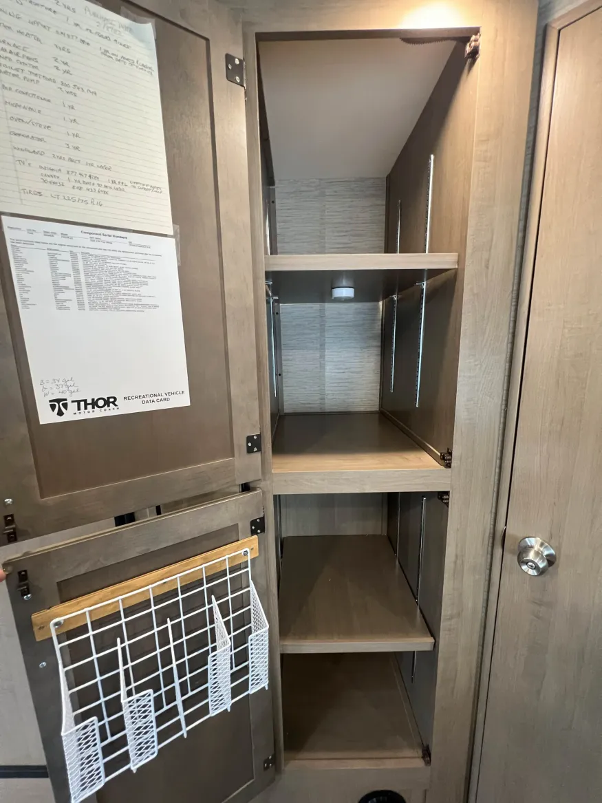 2022 Thor Four Winds 27R | Photo 29 of 37