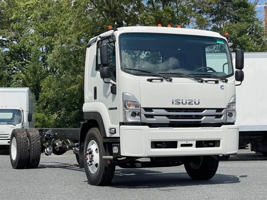 2025 Isuzu FTR | Photo 3 of 11
