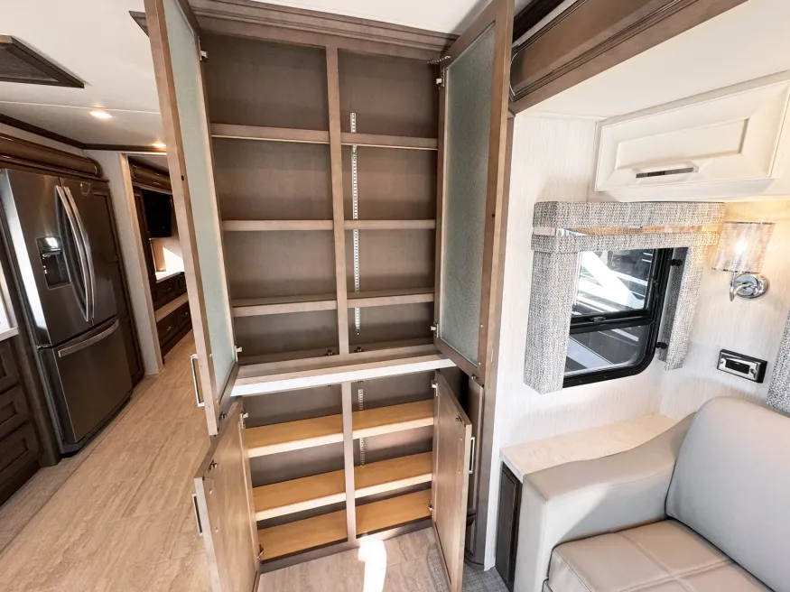 2026 Newmar Ventana 3512 | Photo 8 of 28