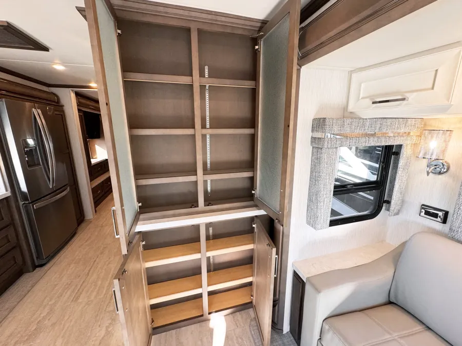 2026 Newmar Ventana 3512 | Photo 8 of 28