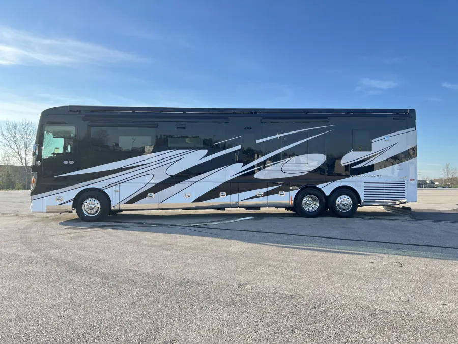 2026 Tiffin Zephyr 45PZ | Photo 4 of 39