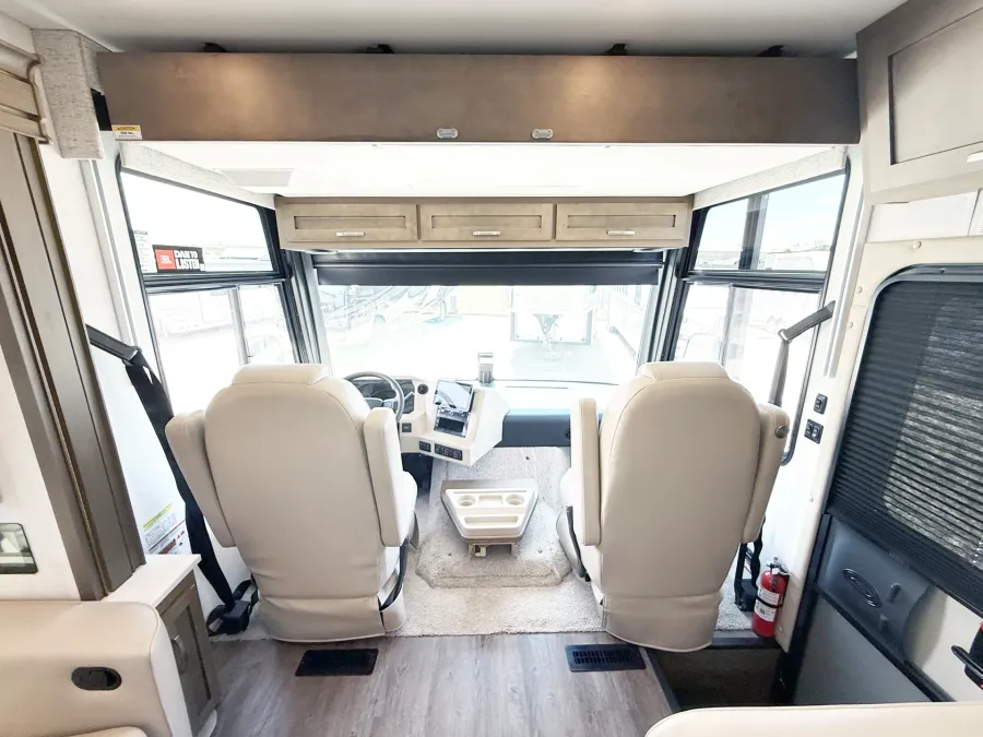 2027 Newmar Bay Star 3114 | Photo 7 of 27
