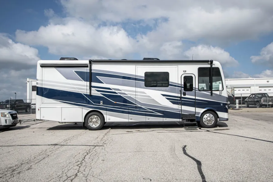 2026 Newmar Bay Star 3225 | Photo 1 of 20