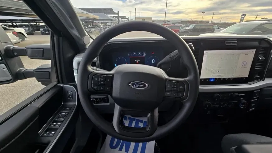 2026 Ford Super Duty F-350 | Photo 15 of 30