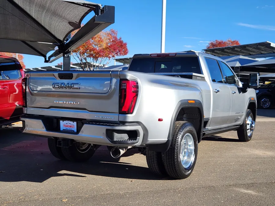 2024 GMC Sierra 3500HD Denali Ultimate | Photo 2 of 31