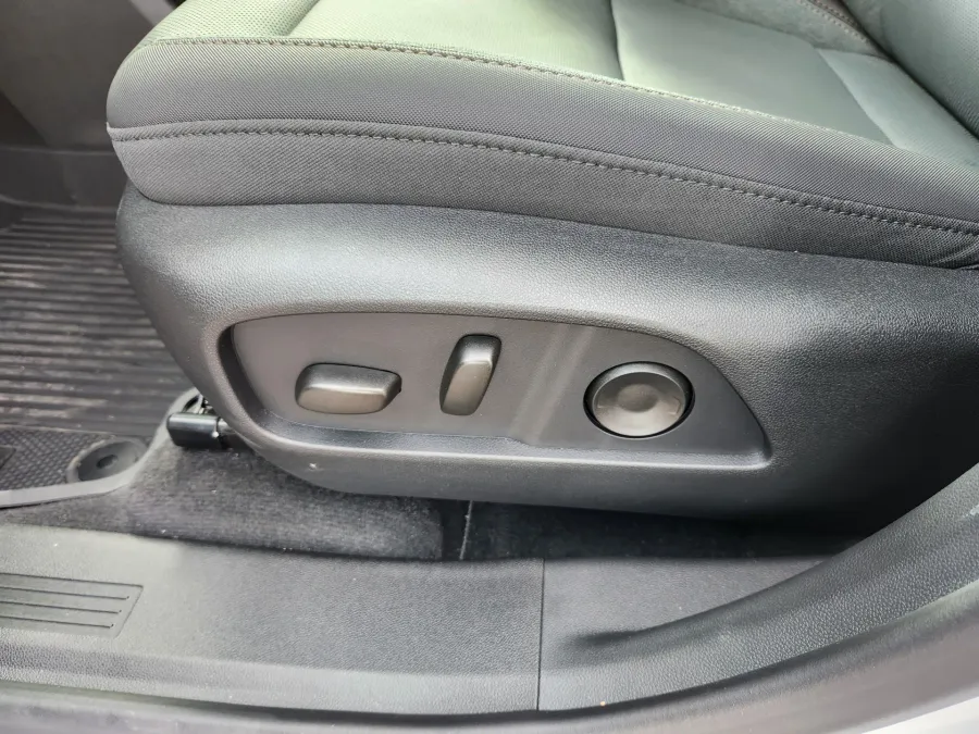 2026 GMC Terrain AT4 | Photo 17 of 23