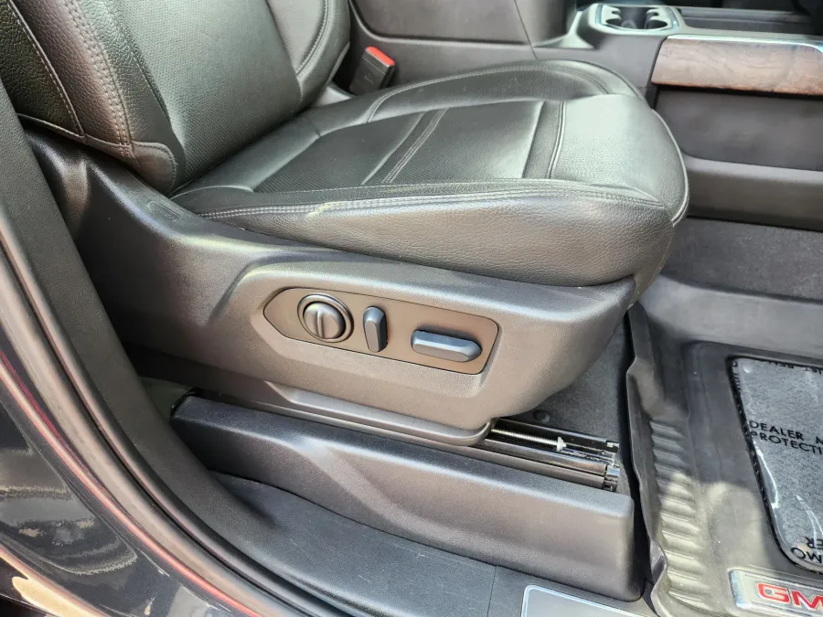 2023 GMC Sierra 2500HD Denali | Photo 18 of 30