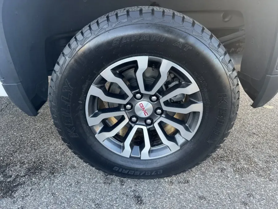 2023 GMC Sierra 1500 | Photo 9 of 29