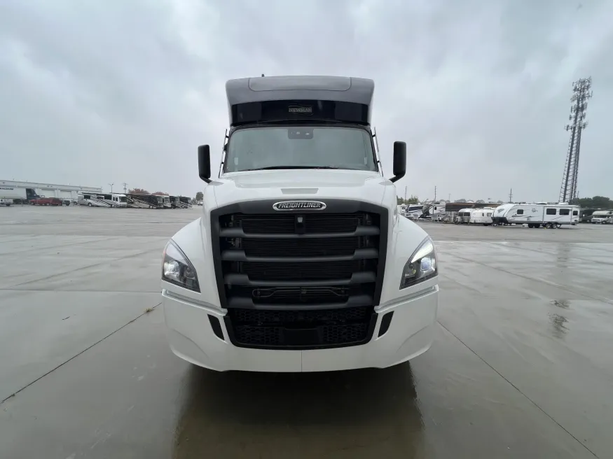 2026 Newmar Supreme Aire 4505 | Photo 4 of 27